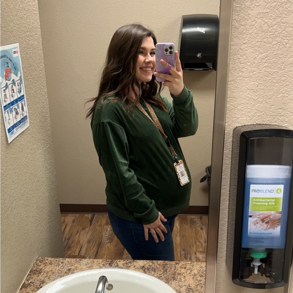 Meet your Posher, Madison - Picture 3 of 3